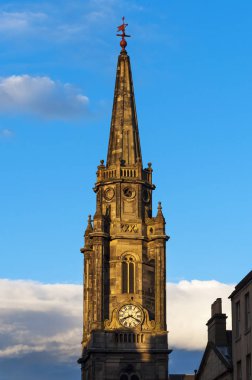 High Street, Edinburgh, İskoçya'da saatli bir kulenin detay
