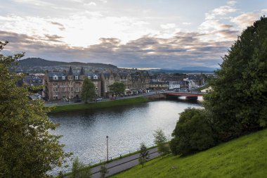 Ness Nehri İskoçya, İngiltere'den bir Inverness şehir görüntüsü