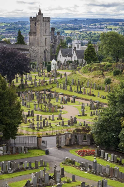 Vista do cemitério por trás da Igreja do Santo Rude, em Stirling, Escócia, Reino Unido . — Fotografia de Stock