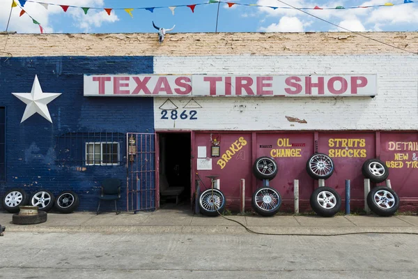 Forth Worth Texas June 2014 Exterior Tire Shop Texas Flag — Stock Photo, Image