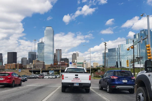 Dallas Texas Junio 2014 Automóviles Parados Semáforo Entrada Ciudad Dallas — Foto de Stock