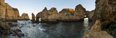 Panoramik manzaralı güzel Ponta da Piedade Lagos, Algarve, Portekiz; Seyahat Portekiz ve Algarve için kavram