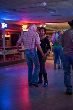 Austin, Teksas - 13 Haziran 2014: Austin, Texas, ABD kırık konuştu dans salonunda çift dans