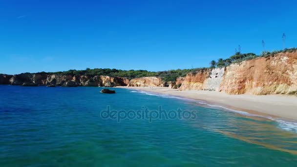 Vue aérienne de la plage d'Alemao à Portimao, Algarve, Portugal   Concept pour voyager au Portugal et vacances d'été au Portugal 