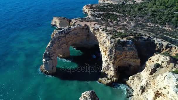 Vista Aérea Hermosa Playa Marinha Algarve Portugal Concepto Para Viajar — Vídeo de stock