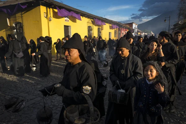 Antigua Guatemala April 2014 People Wearing Black Robes Street Old — Stock Photo, Image