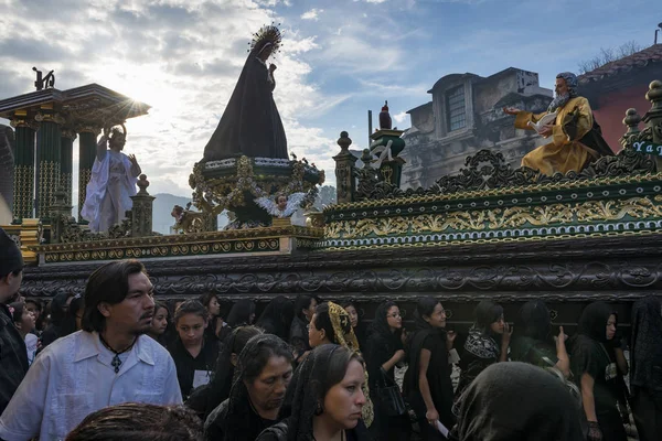 Antigua Guatemala Aprile 2014 Persone Una Strada Della Città Vecchia — Foto Stock