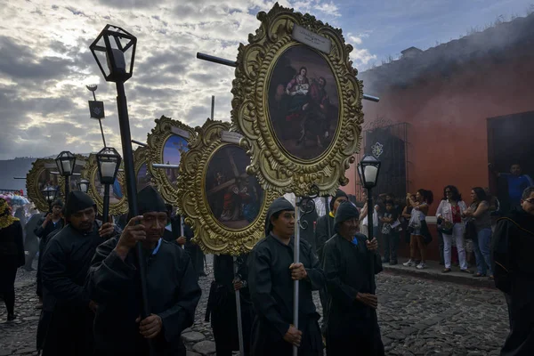 Antígua Guatemala Abril 2014 Pessoas Uma Rua Antiga Cidade Antígua — Fotografia de Stock