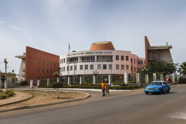 Bissau, Gine Cumhuriyeti - 28 Ocak 2018: Ulusal Halk Meclisi (Assembleia Nacional popüler) şehir Bissau, Gine Bissau Cumhuriyeti içinde görünümünü