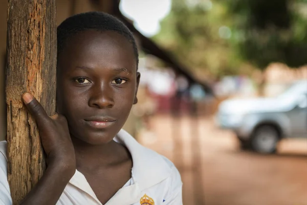 Nhacra Bissau 2018 Január Egy Fiatal Fiú Bejáratnál Város Nhacra — Stock Fotó
