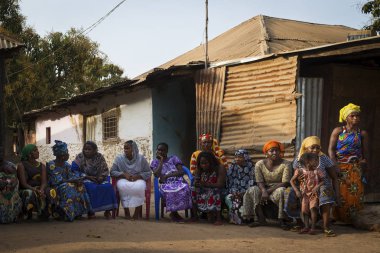 Bissau, Gine Cumhuriyeti - 29 Ocak 2018: kadınların şehir Bissau, Gine Bissau Bissaque mahallede topluluk reunion adlı bir grup portresi.