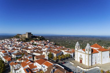 Castelo de Vide köyün Alentejo, Portekiz Hava görünümünü; Kavram Portekiz seyahat ve Portekiz en güzel yerleri