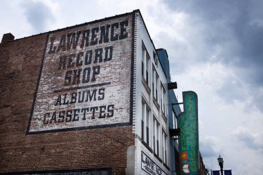 Nashville, Tennessee, Usa - 27 Haziran 2014: Nashville, Tennessee 'de bir plak dükkanı olan binanın dış cephesinin ayrıntıları.