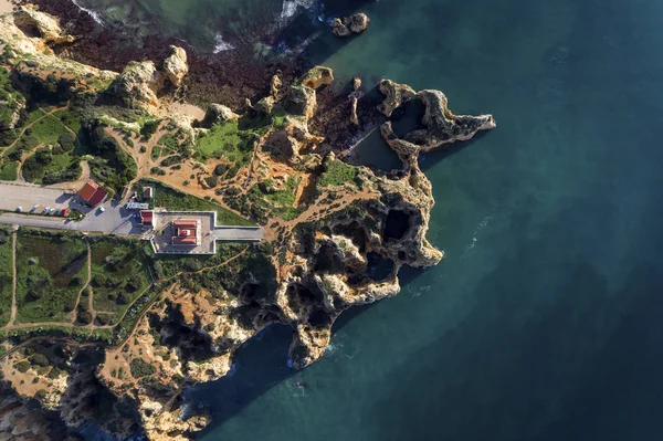 Foto Aérea Dron Del Pintoresco Promontorio Ponta Piedade Con Los —  Fotos de Stock