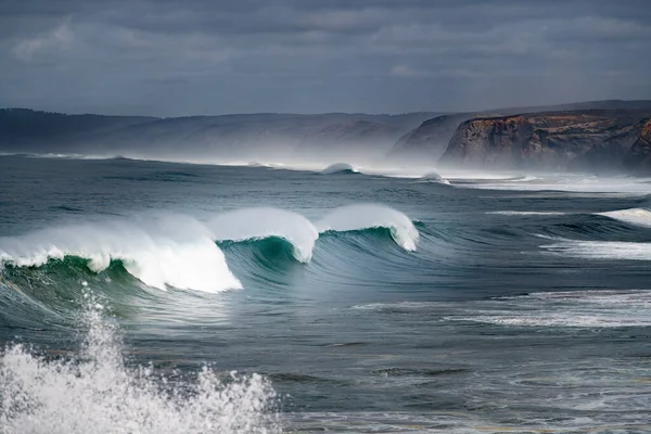 Uppsättning Vågor Som Bryter Vid Stranden Bordeira Praia Bordeira Algarve — Stockfoto