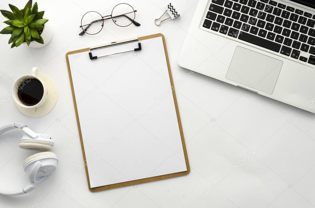 Clipboard mock up. Home office workspace flat lay mockup with clipboard, coffee, laptop, glasses and green plant. Flat lay, top view mockup.