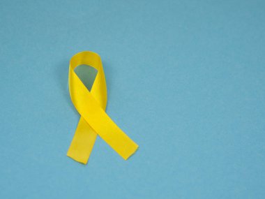 Daire, 15 Şubat, Kanser Farkındalığı sembolü Mavi arka planda Altın Kurdele