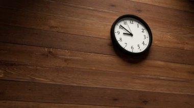 Duvar Saati Hızlı Hareketli Zaman Çizelgesi