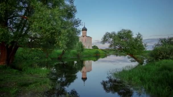 Church of the Intercession on the Nerl. Russia, Golden Ring. Time lapse UHD 4K. — Stock Footage Church Intercession Nerl Russia Golden Ring Time Lapse Uhd Royalty Free Stock Footage