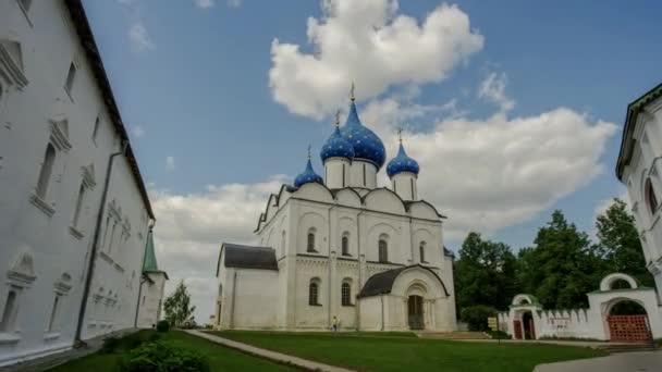 Tempels van de stad Suzdal, Rusland. Een gouden ring. Vervallen UHD 4K. — Stockvideo