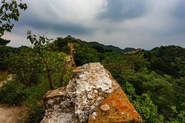 Çin Seddi 'nin bir kısmını yok etti. Turist eğlencesi.