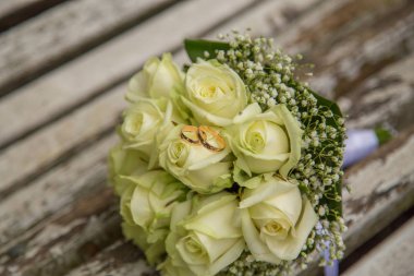 Düğün. Gelin buketi alyans ile. Gelin buketi. 