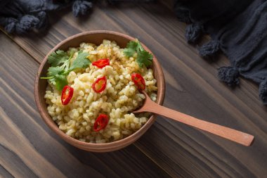 Bulgur bir seramik kase