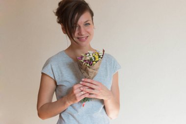 Çiçek hediye için. Güzel buket