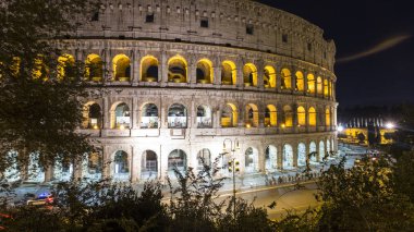 Roma Colosseum gece görünümü