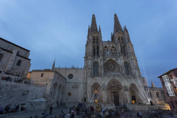 Vue nocturne sur la cathédrale de Burgos — Photo