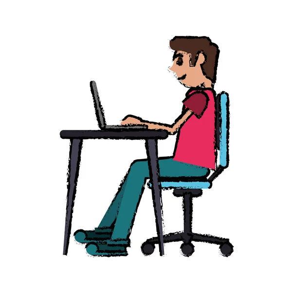 Hombre de dibujos animados que trabaja frente a la computadora con PC — Vector de stock