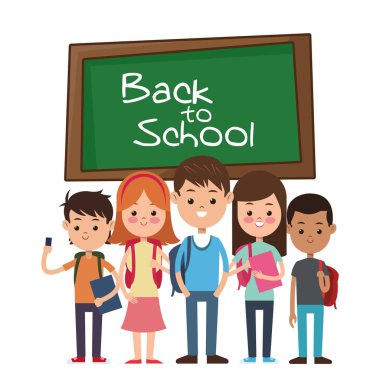 Kara tahta ile gülümseyen geri okul grup öğrenci için