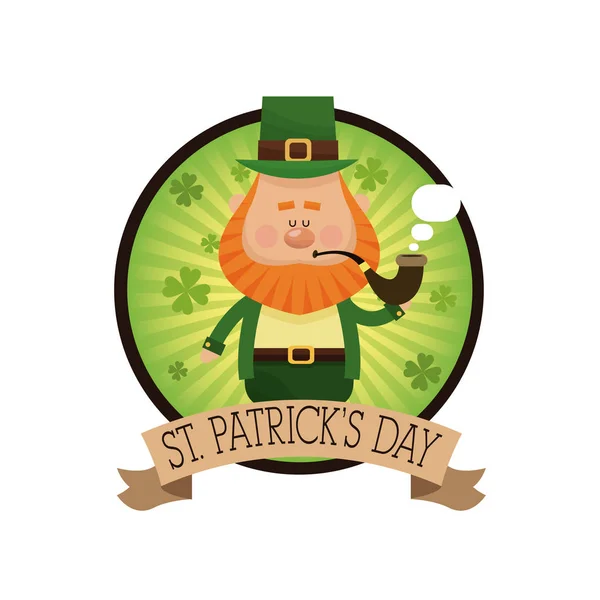 Leprechaun fumar icono del emblema de la pipa de tabaco — Vector de stock