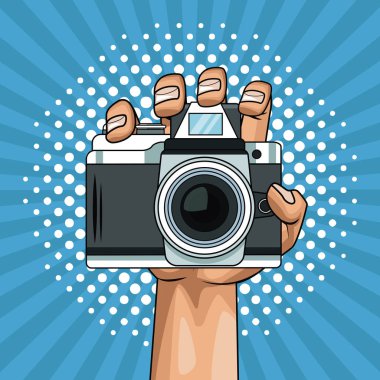 Kamera pop sanat karikatür tutan el