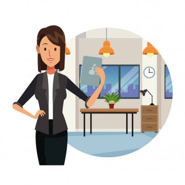 İş kadını ofiste.