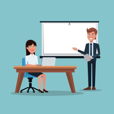 iş tanıtımı için duran bir işadamı masasında oturan renk arka plan yönetici kadın