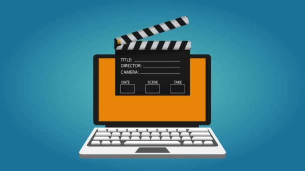 Смотреть фильмы онлайн с ноутбука — стоковое видео