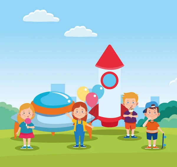 Cohete espacial y platillo volador con dibujos animados niños felices de pie alrededor — Vector de stock