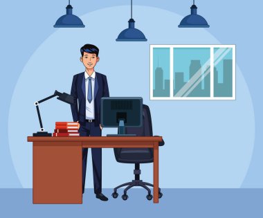 Ofis masasında duran karikatür işadamı