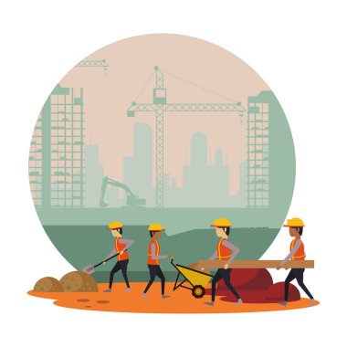 İnşaatçılar inşaat alanında çalışıyor.