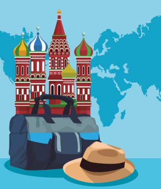 Seyahat çantası ve şapkasıyla Aziz Basil Katedrali