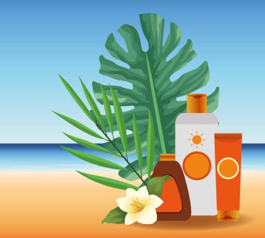 Yaz tatillerinde güneş kremi ve güneş kremi çiçek yaprakları kumsalda