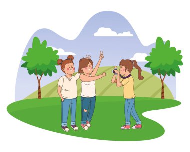 Gençler arkadaşlar gülümseyen ve eğlenmek