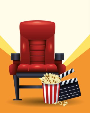 Patlamış mısır kovası ve konsolu olan sinema koltuğu.