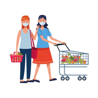 Süpermarkette yüz maskesi takan kadınlar