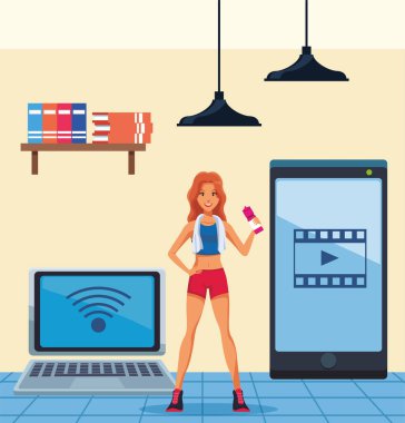 Genç bir kadın karantina için online egzersiz yapıyor.