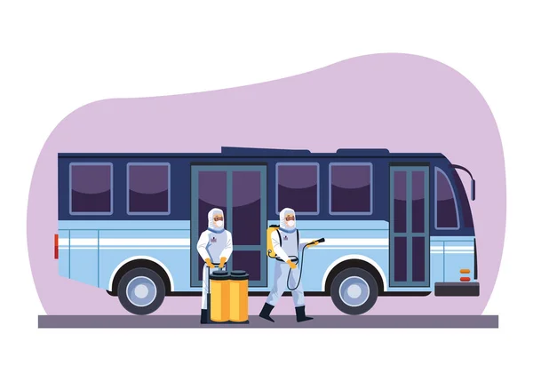 Биобезопасность работников дезинфицировать автобус для covid19 — стоковый вектор