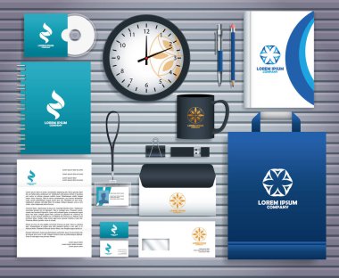 Gri ahşap arkaplanda sabit şablonlar ayarla