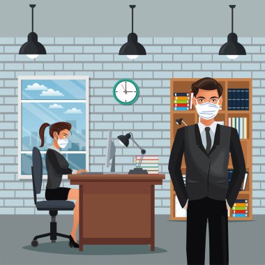 İş çifti çalışıyor ve tıbbi maske takıyor.