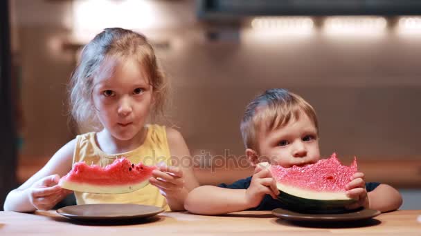 Comendo o irmao Comendo o irmao
